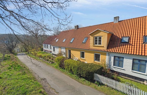 Sandvig House | Idyllic house by Hammersø and the Opal Lake