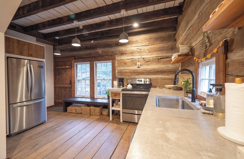 Banner Elk Cabin | Idyllic modern 1800s Log Cabin Hot Tub & Fire Pit Sugar Mountain
