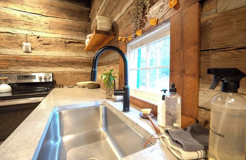 Banner Elk Cabin | Idyllic modern 1800s Log Cabin Hot Tub & Fire Pit Sugar Mountain