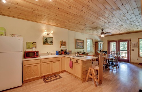 Murphy Apartment | Idyllic Murphy Hideaway w/Multi-Level Deck!