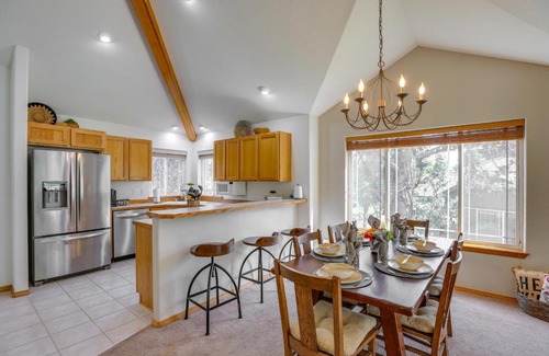 Redmond House | Idyllic Redmond Townhome with Furnished Deck!