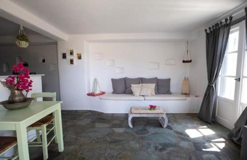 Paros House | Idyllic Sea Views for 2