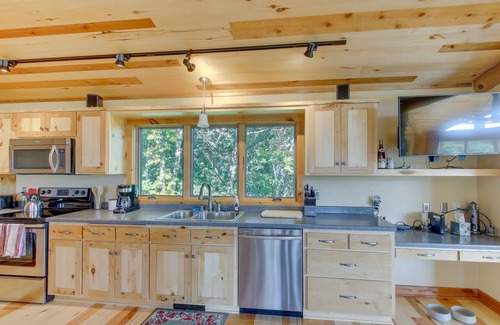 Sturgeon Bay Cabin | Idyllic Sturgeon Bay Cabin w/Fire Pit + View