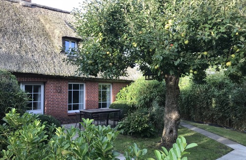 Tetenbull Condo | Idyllische Reethaus-hälfte mit Kaminofen, Terrasse+garten/Ebenerdig