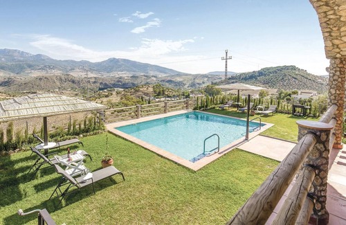 Algodonales House | If you are looking to book for a large group, this wonderful vacation villa with a capacity for up t