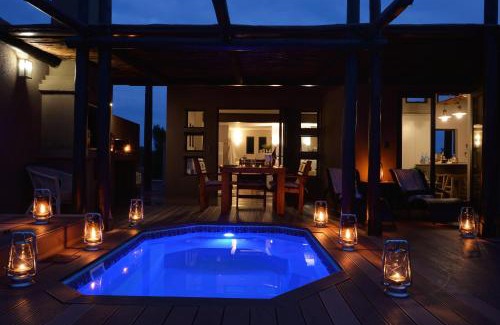 Hammanskraal Cabin | iKhaya LamaDube Game Lodge