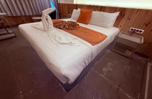 Lonavala Hotel | Ikonic Hotel - Bhushi Dam Lonavala