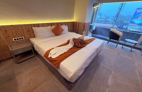 Lonavala Hotel | Ikonic Hotel - Bhushi Dam Lonavala