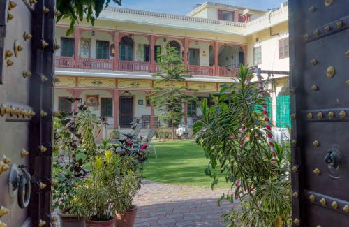 Paschim Vihar House | Ikshana Boutique