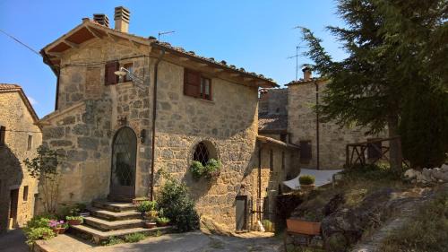 Sarteano House | Il Borgo Del Lupo Relax Family Apartments in Tuscany with Restaurant & Swimming Pool