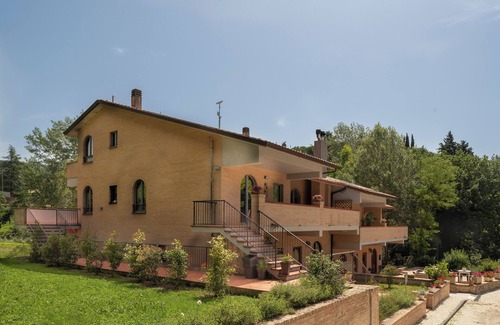 Assisi Apartment | Il Castello Apartment, sourrounded by greenery