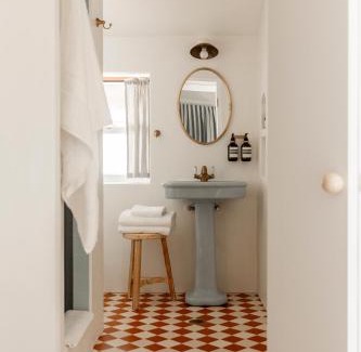 Yamba Hotel | Il Delfino Seaside Inn