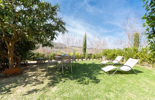 San Pietro in Bossolo Cottage | Il Melograno, Chianti apartment in farmhouse for 4 people with garden