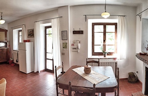 San Venanzo Cottage | Il Noce, a delightful house with swimming pool