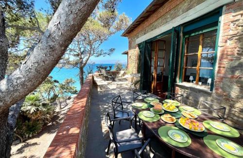 Castiglione della Pescaia Apartment | Il Poggetto primo piano, 4 camere, terrazza vista mozzafiato a soli 200 m dal mare! by Alfareal