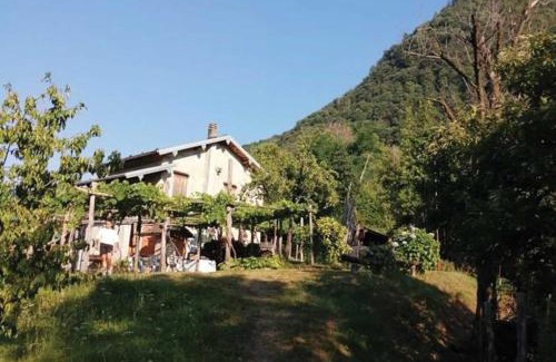 Castelveccana Villa | Il Vigneto Sul Lago Vineyard Lake View - Happy Rentals