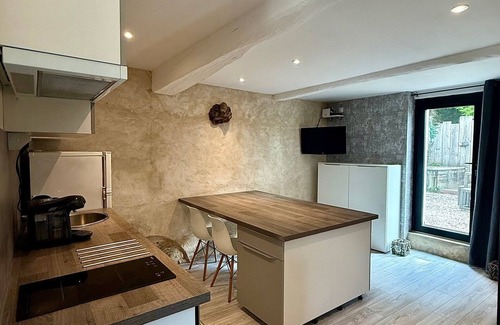 Saint-Coutant-le-Grand Cottage | Ile d'Oléron" gîte with shared 7x7m pool, 20 minutes from the beaches