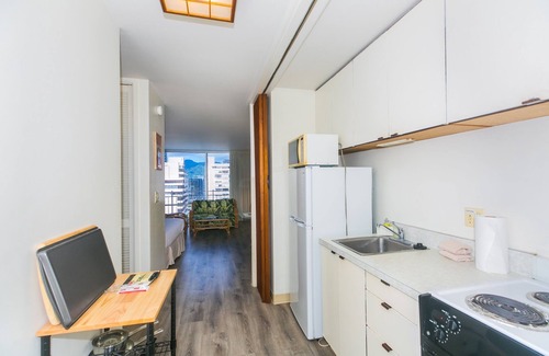 Waikiki Apartment | Ilikai Marina Studio City View Condos with Fully Equipped Kitchens & Free Wifi