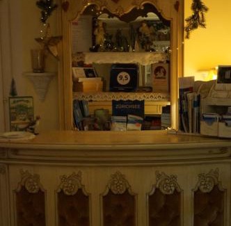 Wolfhausen Bed & Breakfast | Im Röseligarten