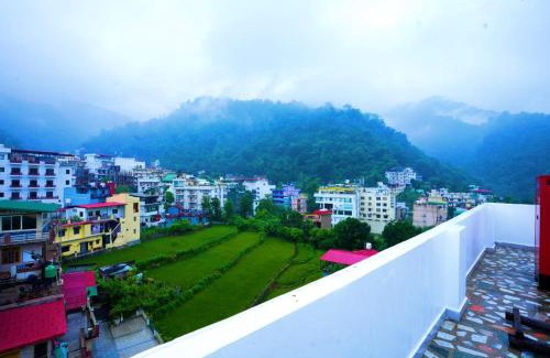 Tapovan Apartment | Ima Ganga Hotel - Aesthetic, Quite Mountain View Rooms with netflix, free airport pickup for 7 or more nights booking
