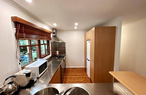 Katoomba Cottage | Imis Cottage - 3 bedroom cottage (sleeps 8)