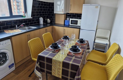 East Ham Apartment | Immaculate 2-Bed Apartment in London