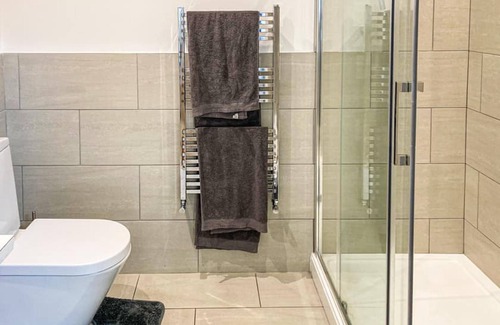 Weybridge House | Immaculate 2-bed Bungalow in Weybridge