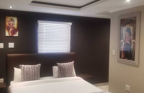 Bloubergstrand House | IMMACULATE 3 BED HOUSE WITH TRANQUILITY. 5 MINUTES TO THE BEACH.