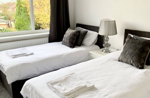 Droylsden House | Immaculate 3-Bed Travel nest unavailable
