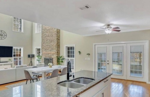 Talahi Island House | Immaculate 3850 sqft SAVANNAH home for entire family and friends to enjoy