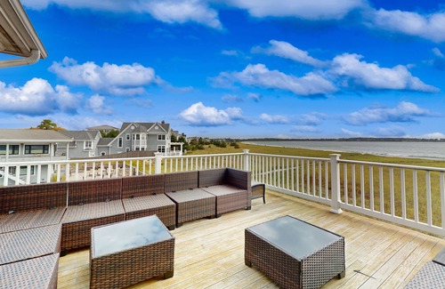 Pine Point House | Immaculate Beachfront Retreat with Chef’s Kitchen, Ocean Vistas & Firepit