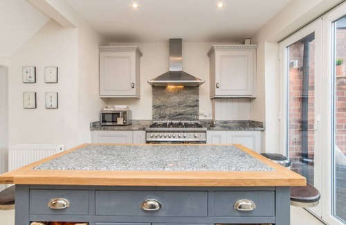Gosforth House | Immaculate Newcastle home, close to city centre 5 mins by cab, good location.