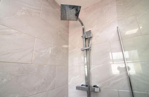 Derby House | Immaculate home close to City Centre with large drive
