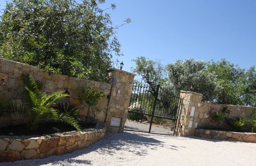 Olhao Villa | Immaculate & luxurious modern Villa, Infinity Pool & Spa (sleeps 10) free Wi-fi
