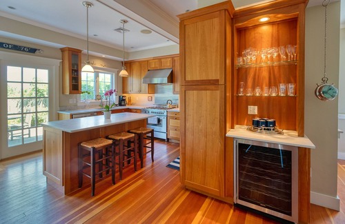 Nantucket Town House | Immaculate & Updated 4BR - steps to Town and Beach.