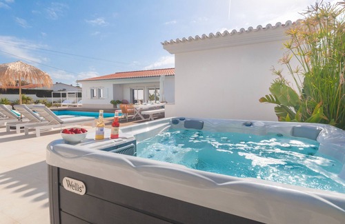 Aljezur Villa | Immaculate Villa: large heated pool, hot tub and gym