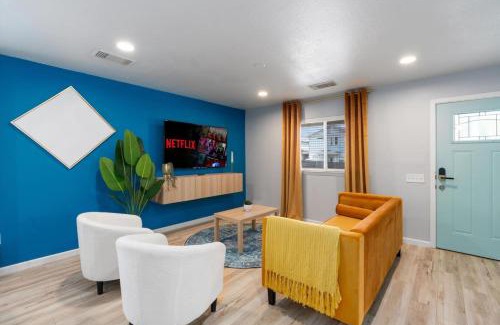 St. Johns House | Immediate Access to Highway 35 - Remodeled Haven