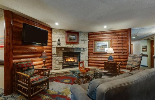 Galena Hotel | Immerse in Galena's History - Cozy Inn with Free Breakfast | 2 Units