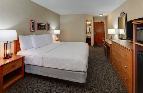 Galena Hotel | Immerse in Galena's History - Cozy Inn with Free Breakfast | 2 Units