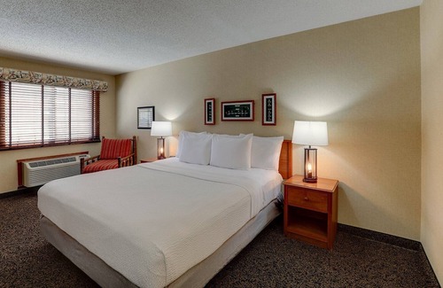 Galena Hotel | Immerse in Galena's History - Cozy Inn with Free Breakfast | 2 Units