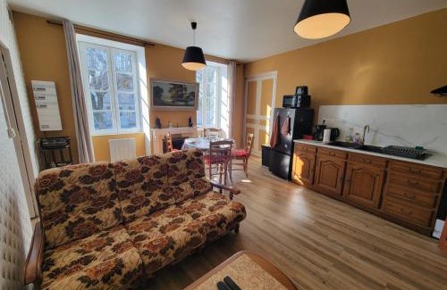 Saint-Jean-d'Angely Apartment | Immeuble Hypercentre