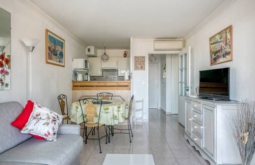 Cannes City Centre Apartment | Immogroom - Sea view - Swimming Pool - Terrace