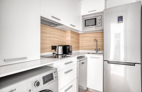 El Viso Apartment | Immpecable Chamartín 1BR w/terrace, by Blueground