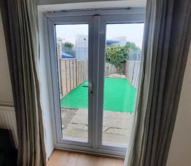 Thamesmead House | Impeccable 2-Bed House in Thamesmead London