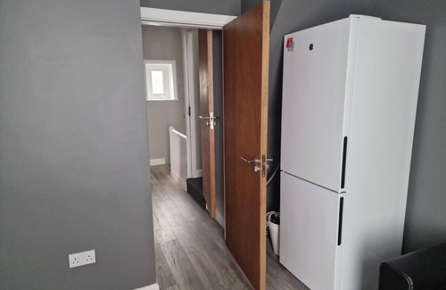 Bradford Apartment | Impeccable 3-Bed Apartment in Bradford to explore