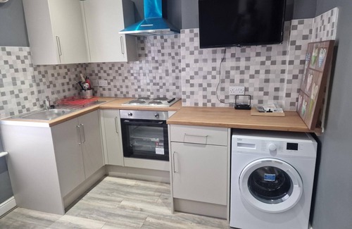 Bradford Apartment | Impeccable 3-Bed Apartment in Bradford to explore