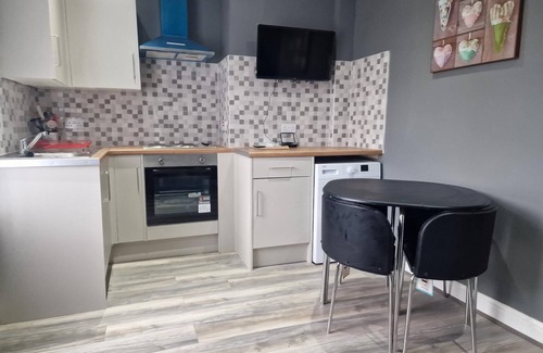 Bradford Apartment | Impeccable 3-Bed Apartment in Bradford to explore