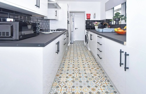 Stoke-on-Trent House | Impeccable 3-bed House in Stoke-on-trent