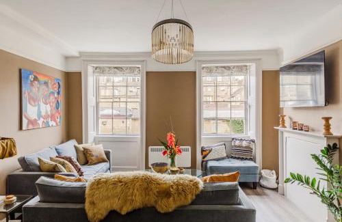 Upper Town Apartment | Impeccable 4-Bed Apartment in Bath