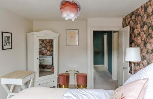 Upper Town Apartment | Impeccable 4-Bed Apartment in Bath